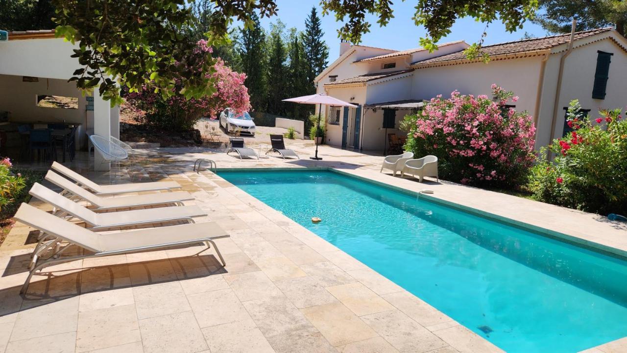 לורג La Bastide Blanche Magnifique Villa 5 Etoiles 5 Chambres Et Piscine Privee Sur 6500 M Var מראה חיצוני תמונה